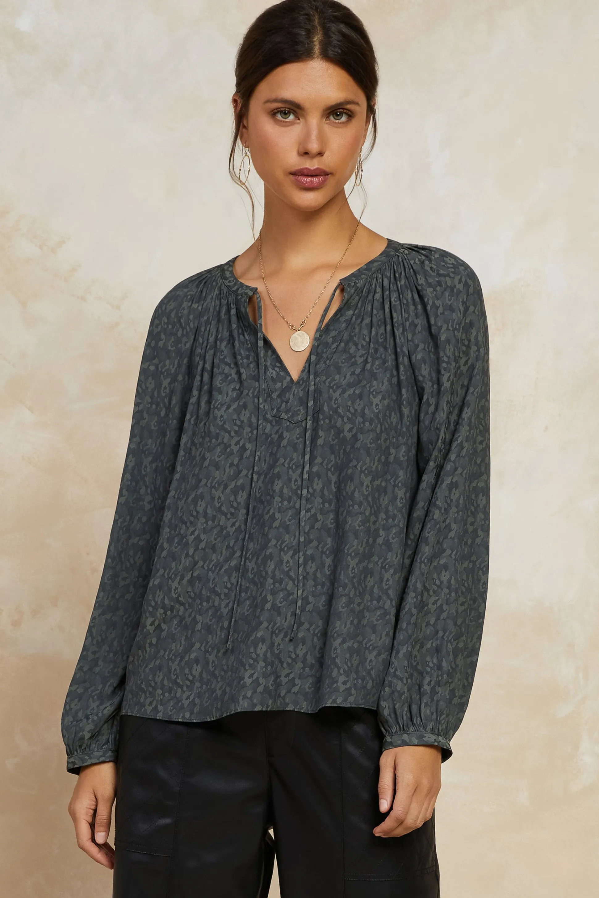 Floral Jacquard Split Neck Top<Current Air Discount