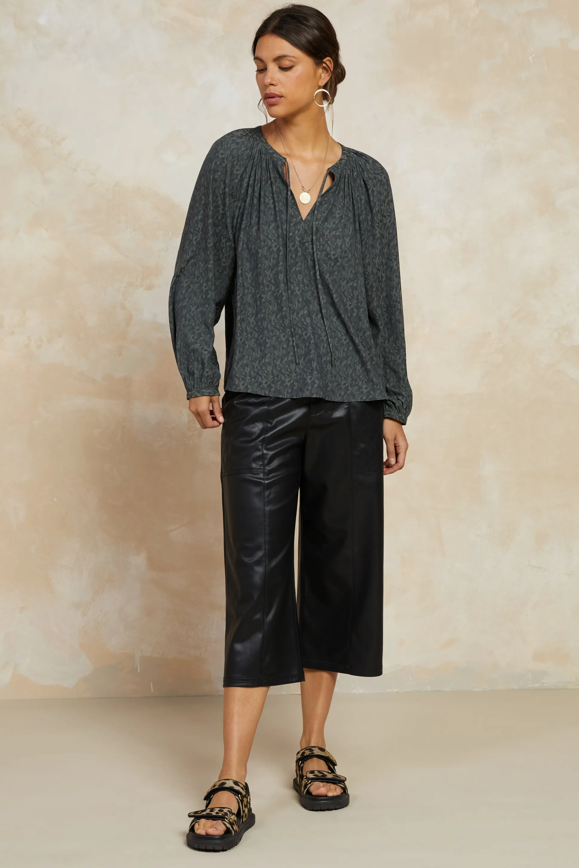 Floral Jacquard Split Neck Top<Current Air Discount