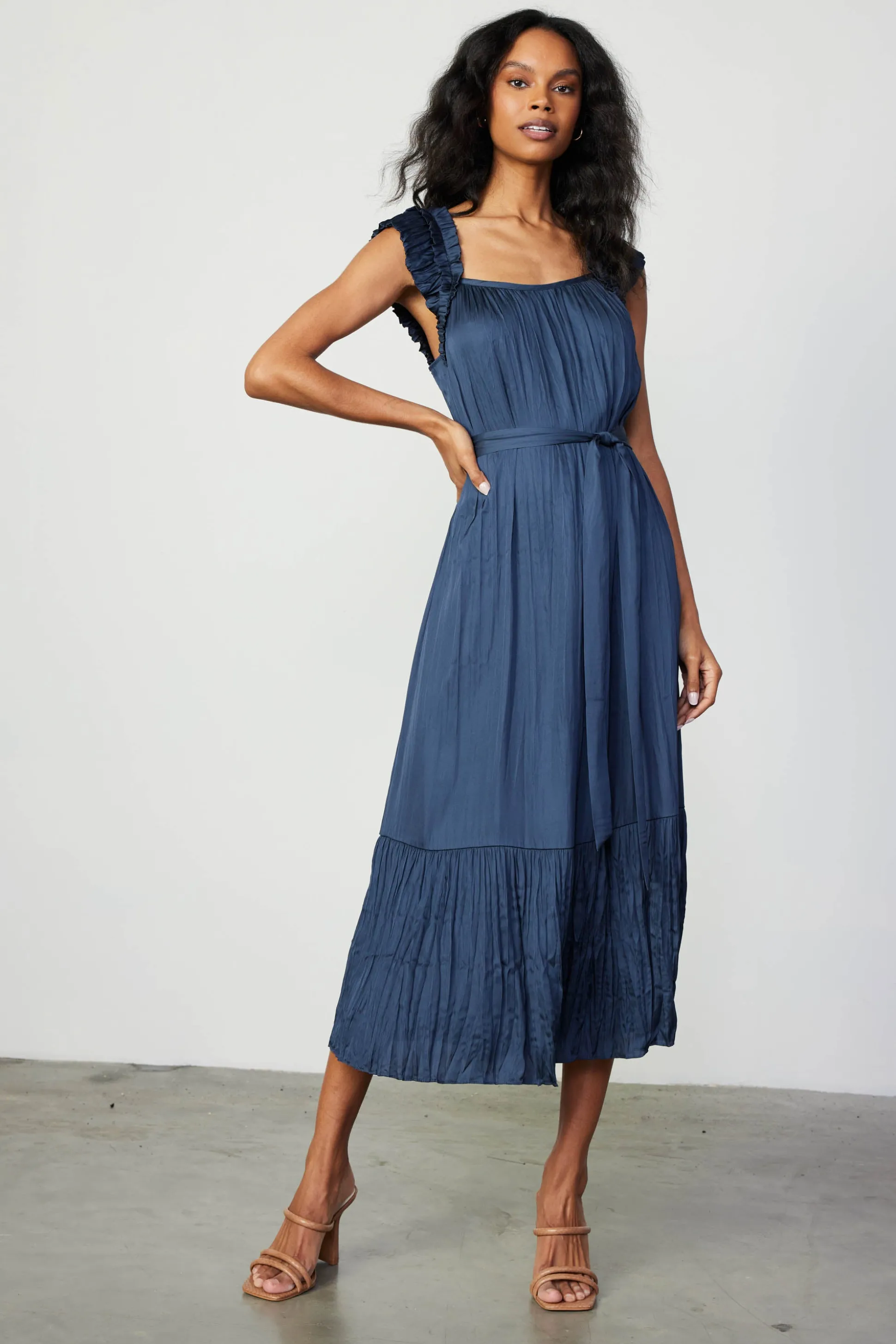 Crinkled Ruffled Shoulder Midi Dress<Current Air Clearance