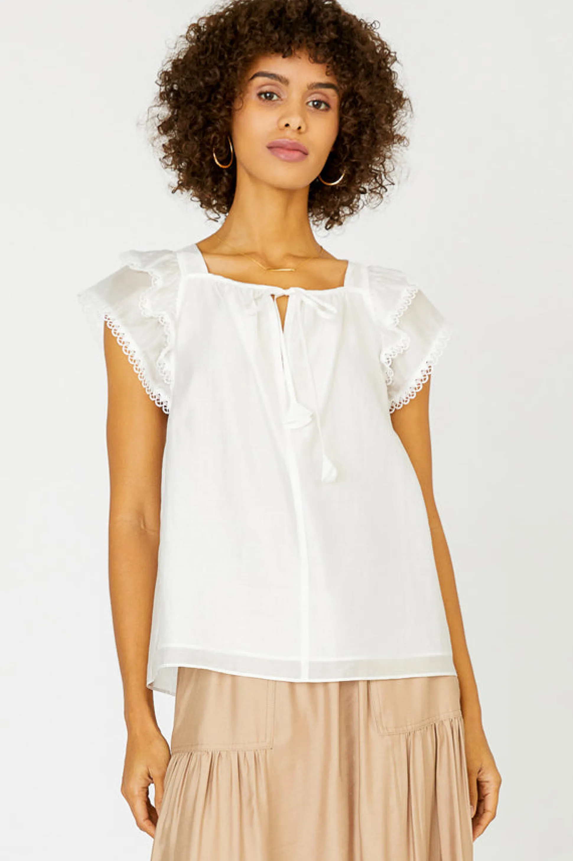 Peekaboo Flutter Sleeve Top<Current Air Outlet