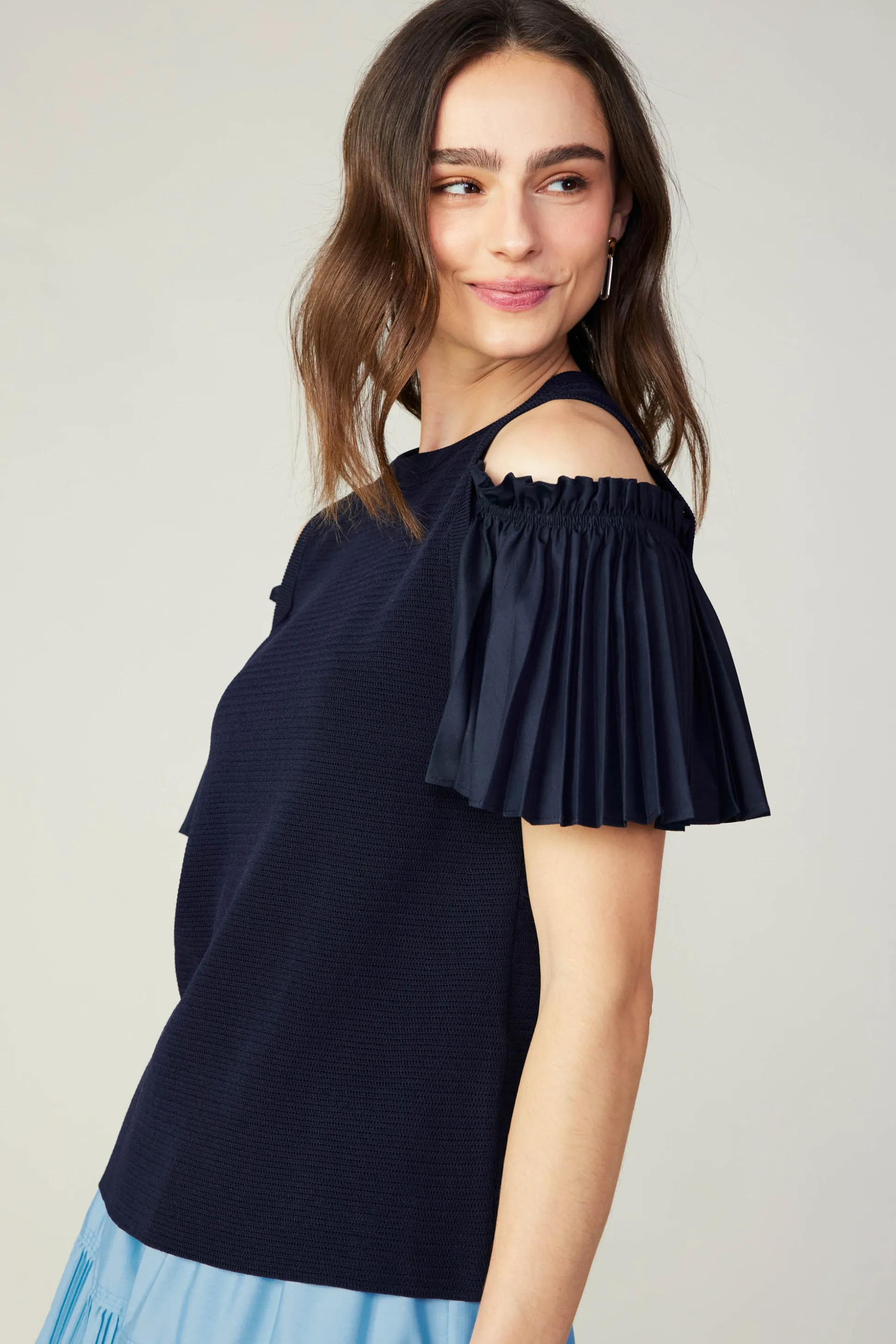 Cold Shoulder Pleated Top<Current Air Outlet