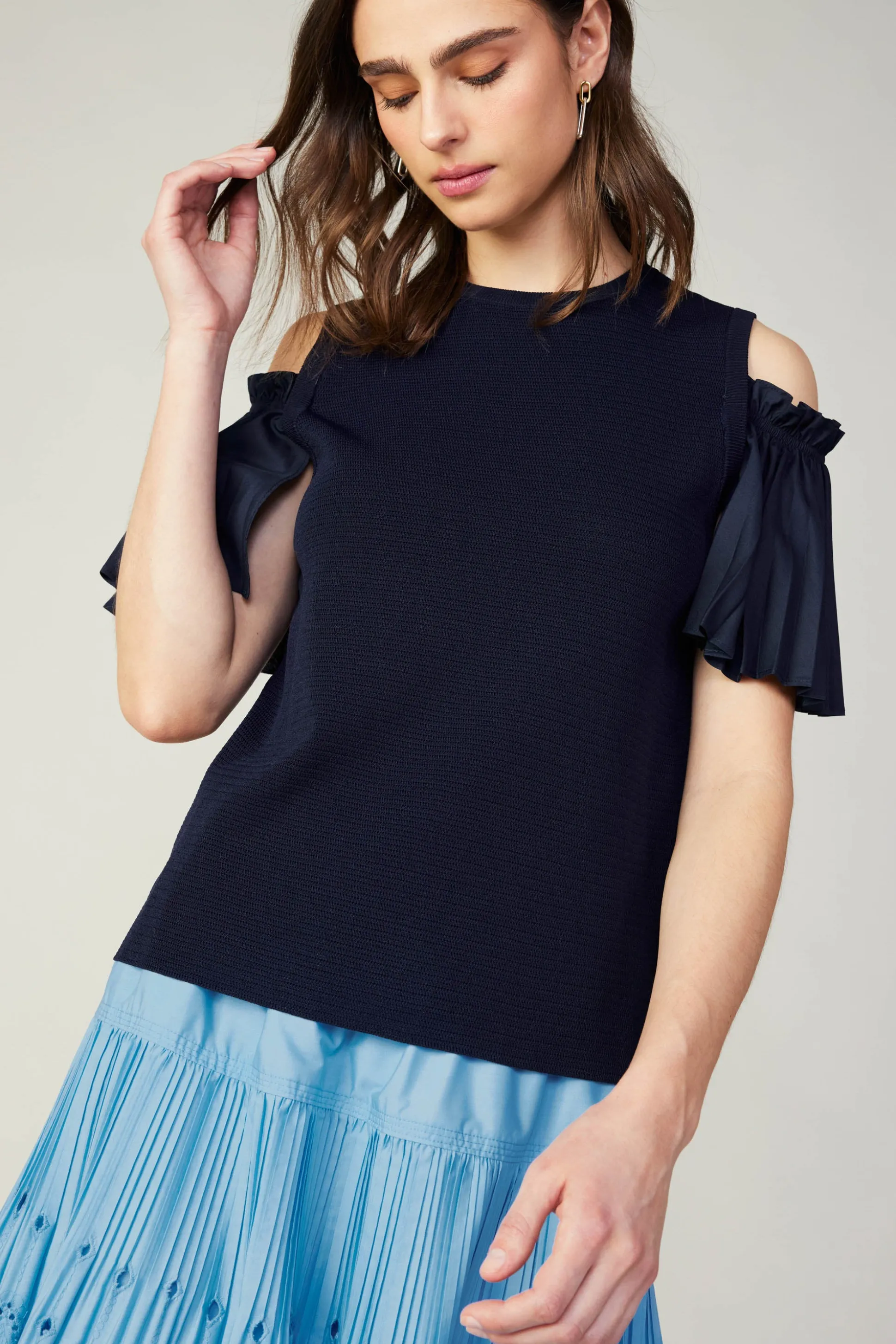 Cold Shoulder Pleated Top<Current Air Outlet