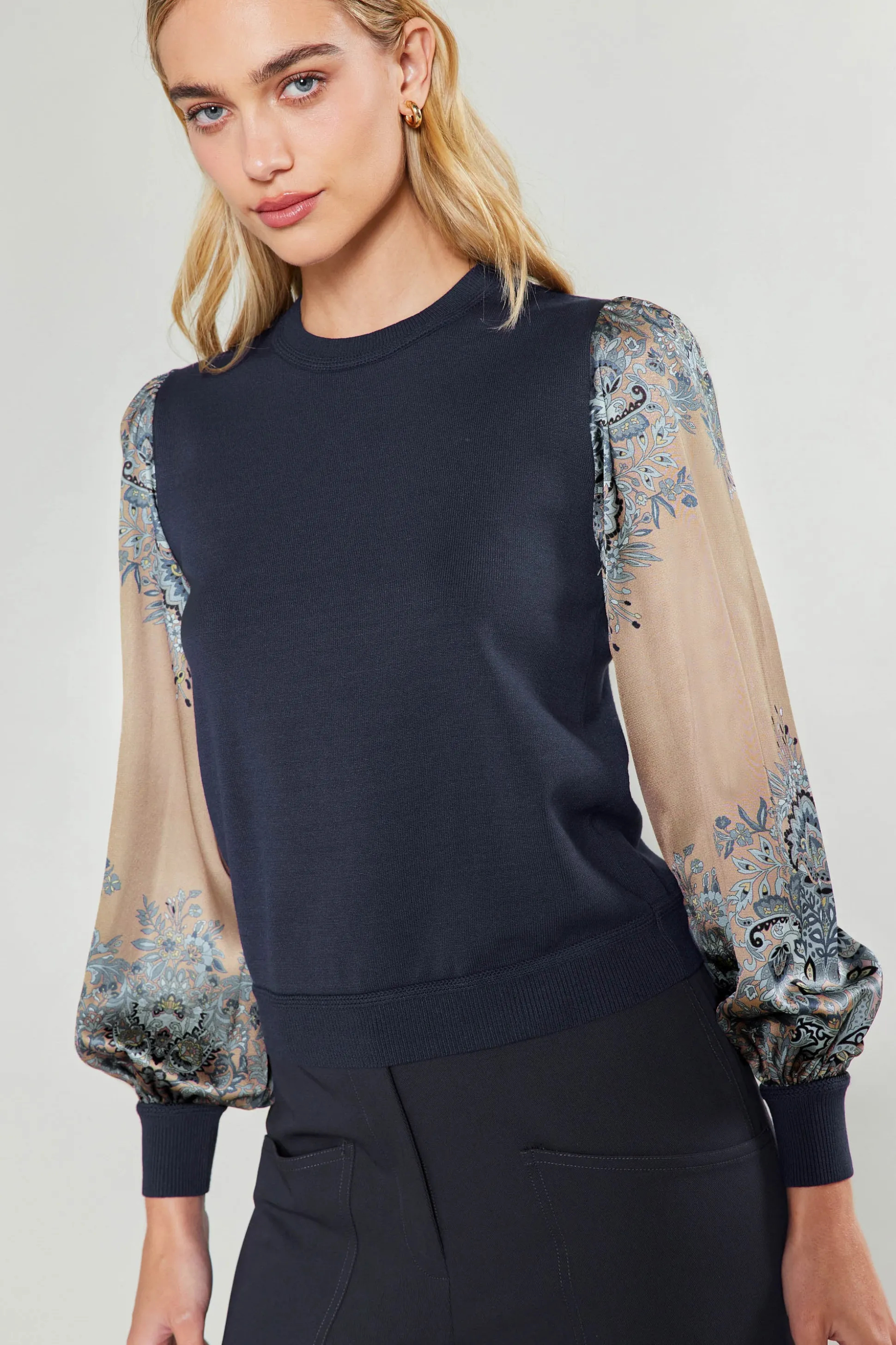 Ornate Motif Sweater Top<Current Air Outlet