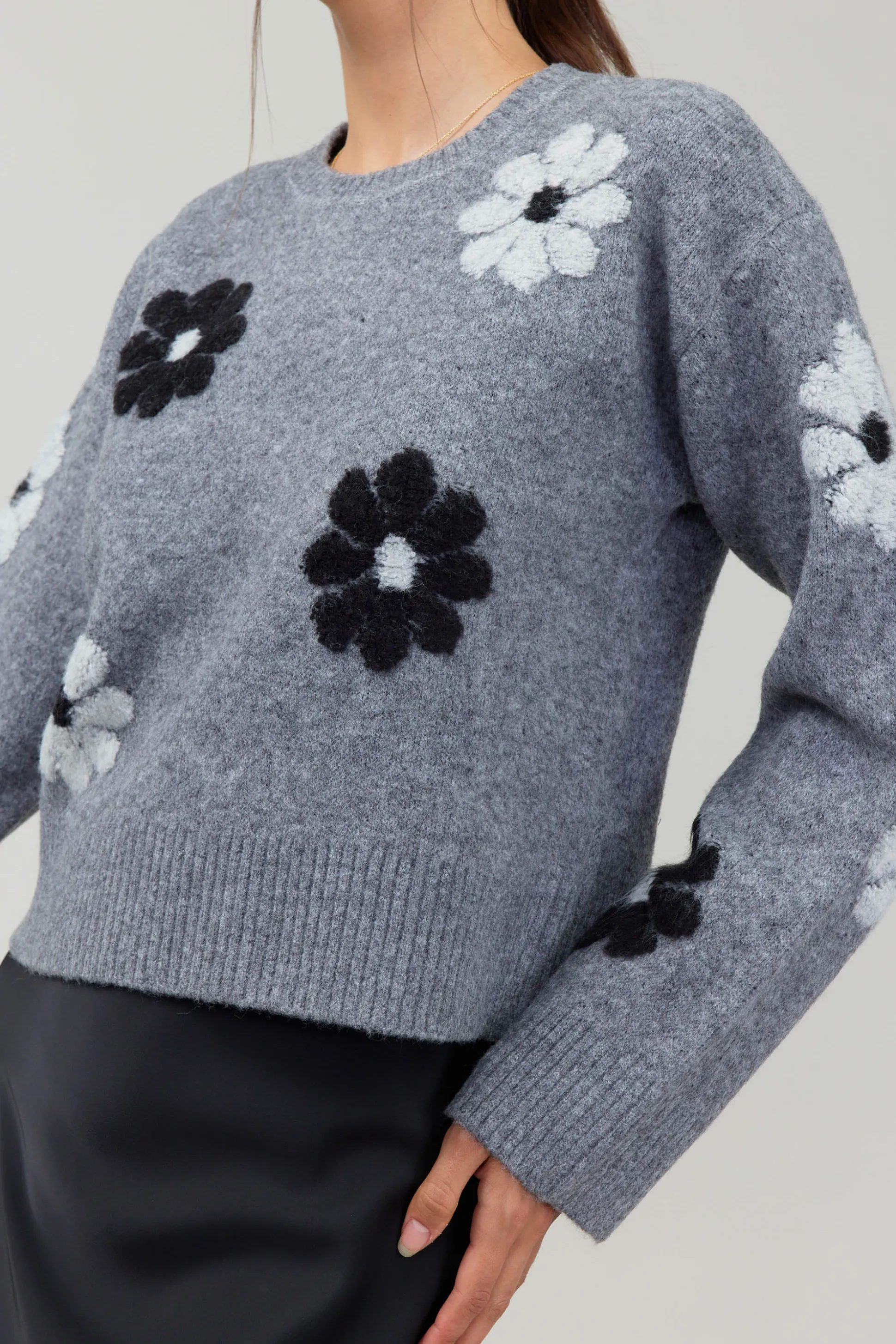 Daisy Embroidered Sweater<Current Air Outlet